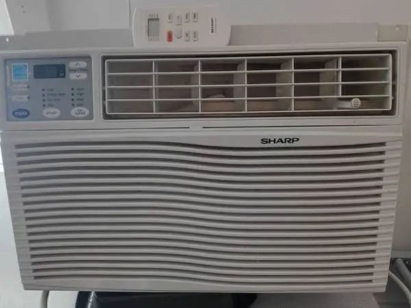 SHARP 8000 BTU WINDOW AIR CONDITIONER WITH REMOTE CONTROL
