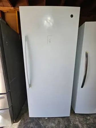 Ge Stand up freezer 21.3 cuft