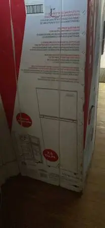 Frigidaire Refrigerator with freezer