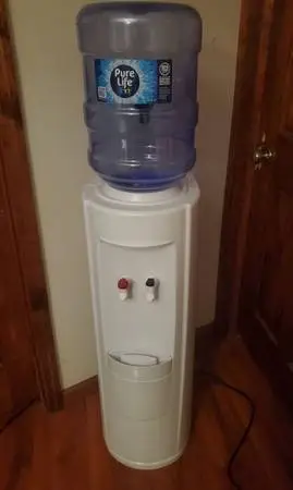 NEW WHITE WATER DISPENSER WITH HOT AND COLD WATER DISPENSER FREE WATER TANK NEW