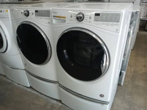 🌲Whirlpool front load washer and dryer set on pedestals