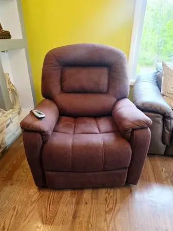 QUALITY LIFT CHAIR WITH MASSAGER AND HEAT