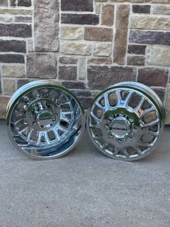 17 DUALLY WHEELS Chevy GMC  3500