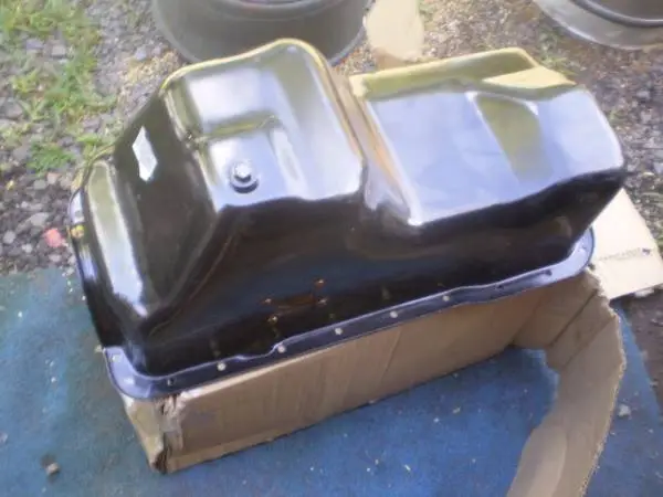 new in boxFORD 351W V8 Oil Pan 80-86 new in box