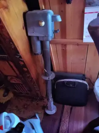 Electric tongue jack