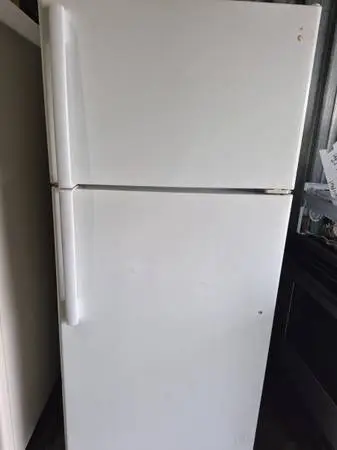 G/E refrigerator//Free Delivery