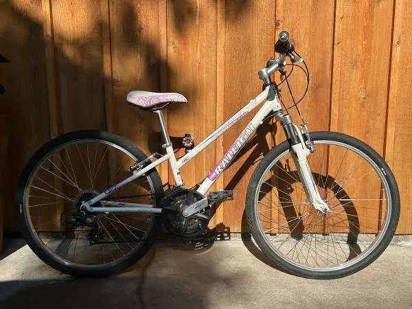 Raleigh Eva 2.0 Mountain Bicycle Bike Shimano 21 Speed XS 235 BO