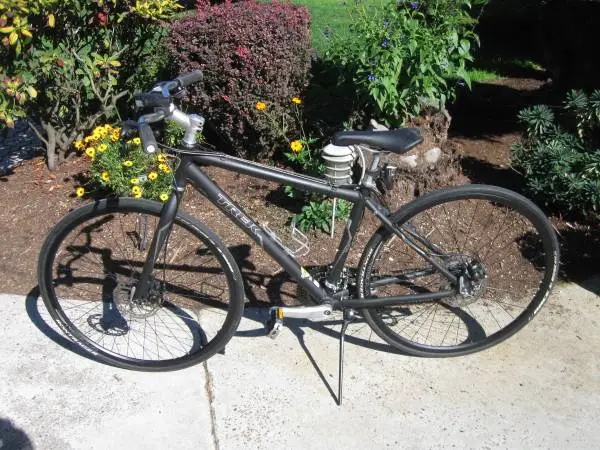 TREK PDX hybrid Med.-fm 24sp 700x28c disc brakes bike