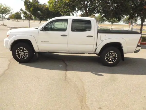 Undercover Hard Tonneau Cover for 2005-2015 Toyata Tacoma 5ft Bed