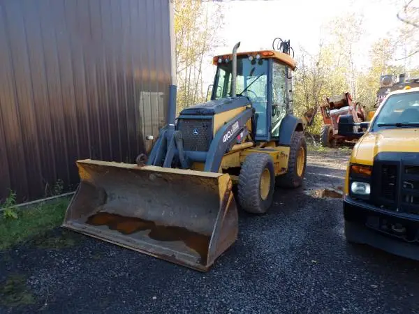 JD 410J Backhoe