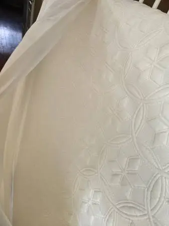 Queen bed high quality like new