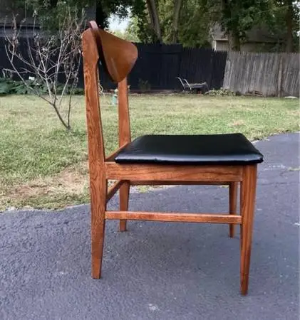 Mid Century Modern Single Chair.