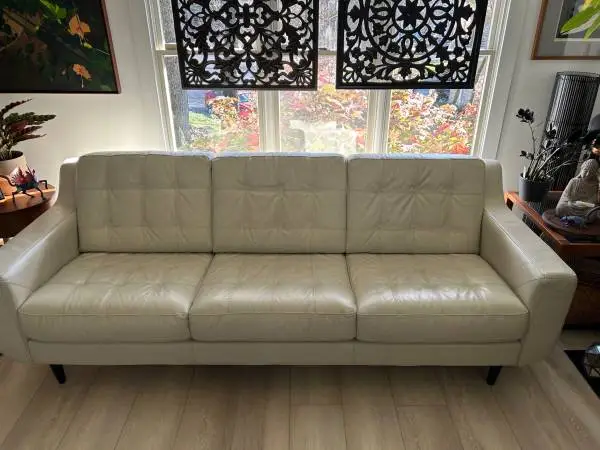 White leather sofa in like new condition