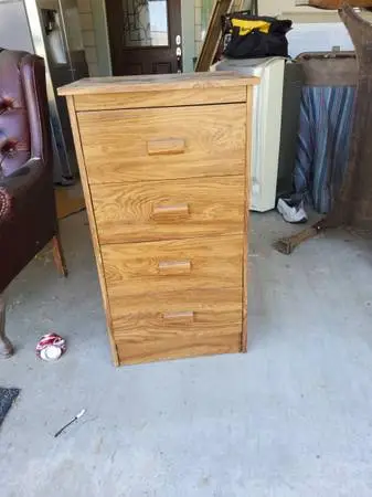 4 drawer dresser  chest of drawers