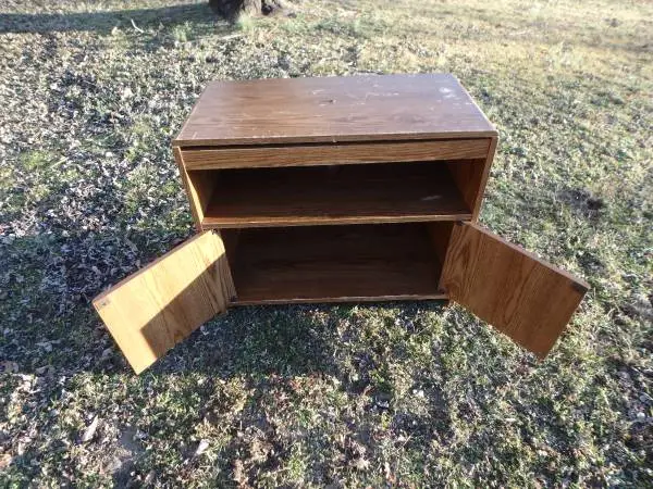 TV Stand w/ Turn Top; Delivery Possible