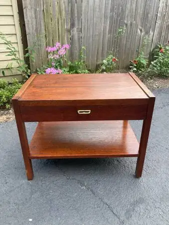 Mid Century Modern Single Nightstand/side Table.