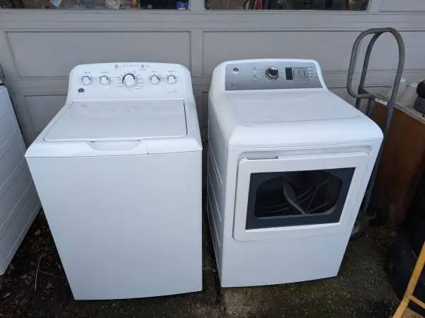 GE top load washer and dryer set