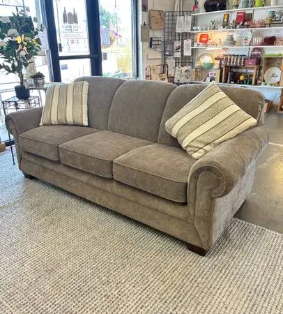 LA-Z-BOY SOFA SLEEPER- LIKE NEW