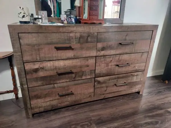 Dresser w/ mirror