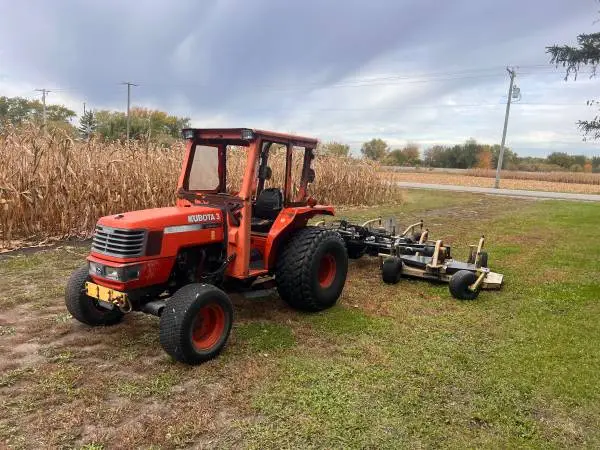 2000 Kubota M5700 Diesel 4x4 tractor and 16ft mower attachment