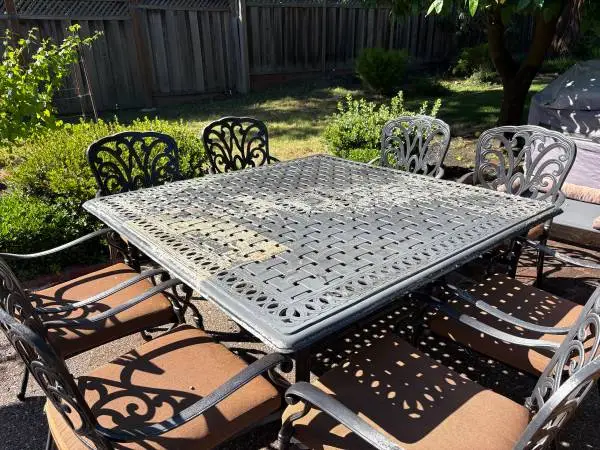 Outdoor metal patio table and chair set 59”x 59”
