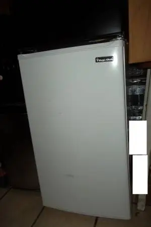 MAGIC CHEF Compact Mini Refrigerator 3.5 Cu.Ft w/Freezer Works GREAT!