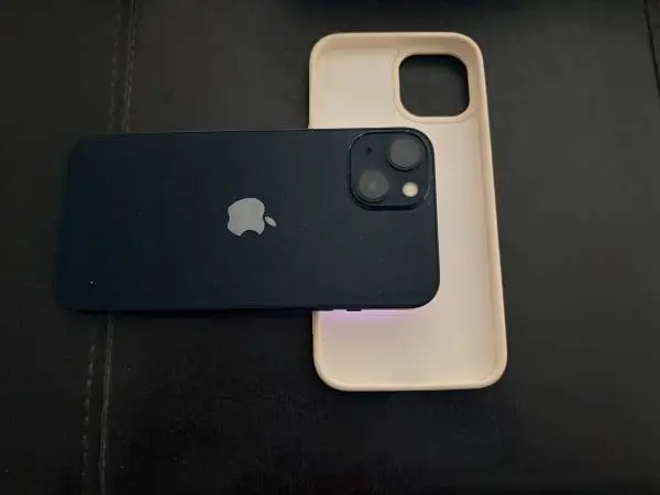 iPhone 13 128GB Unlocked Any Carrier -Black -Like New