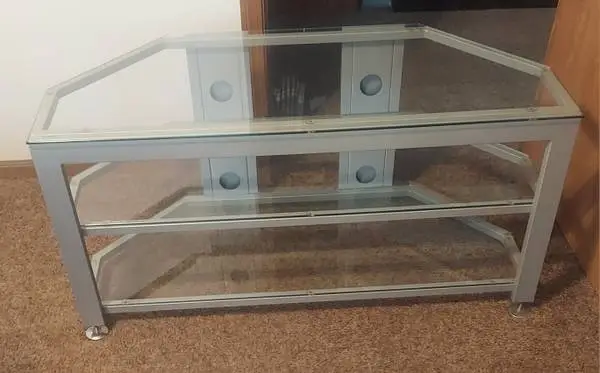 METAL/GLASS TV STAND