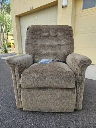 NEW PRIDE POWER LIFT CHAIR WITH HEAT AND MASSAGE