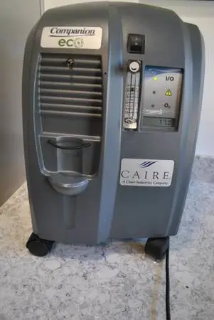 Caire Companion 5 oxygen concentrator 5 lpm works great 77 hours