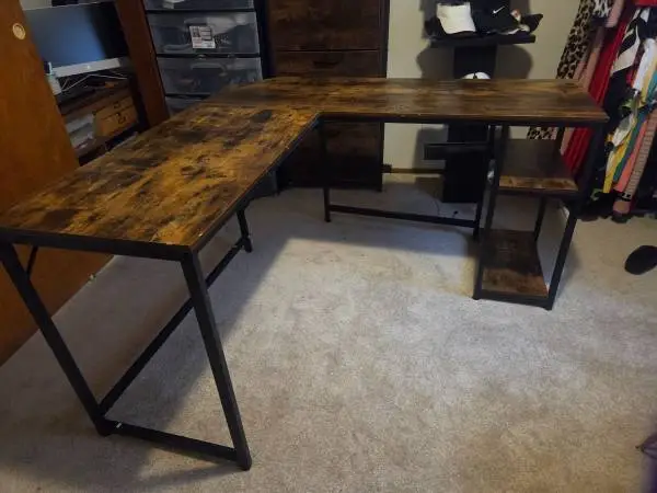 Corner desk