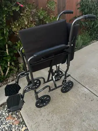 Transport wheels chair 300 lbs capacity