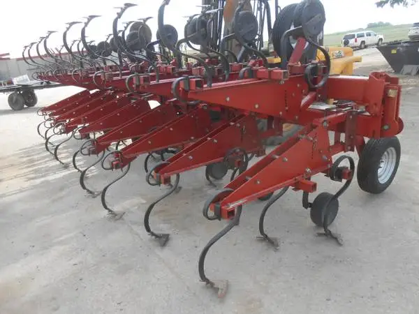 Case IH 1830 16R30 cultivator