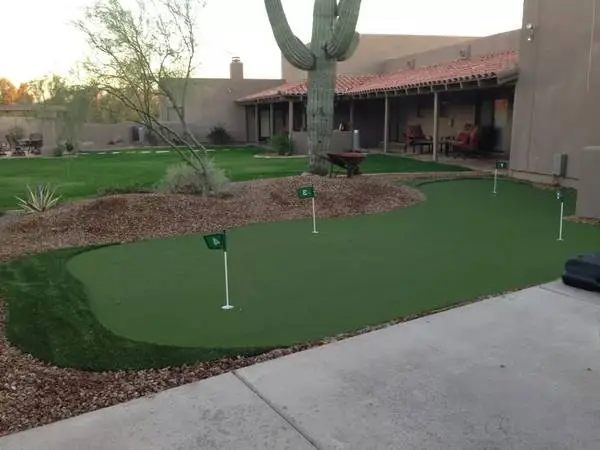 SYNTHETIC GRASS AND PUTTING GREE. VALLEY WIDE