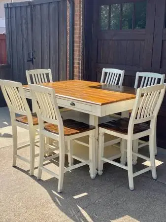 Dining table and 6 chairs