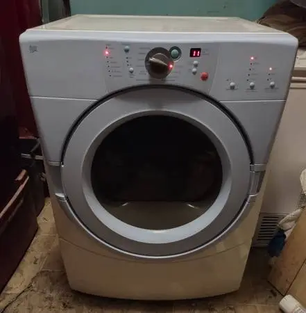 ELECTRIC DRYER WHIRLPOOL DUET SUPER CAPACITY STACKABLE IN EXCELLENT CONDITION