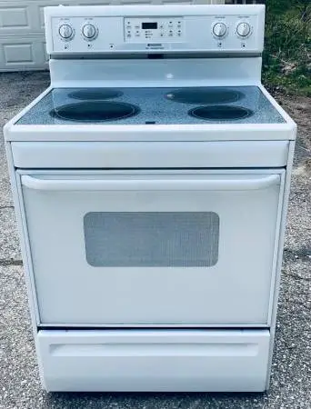 WHITE GLASS TOP ELECTRIC STOVE / OVEN