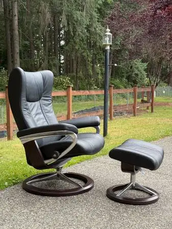 Ekornes Stressless Wing Signature Chair & Ottoman