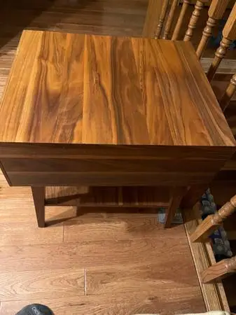 Beautiful Walnut MODERN Table ( mint condition.)