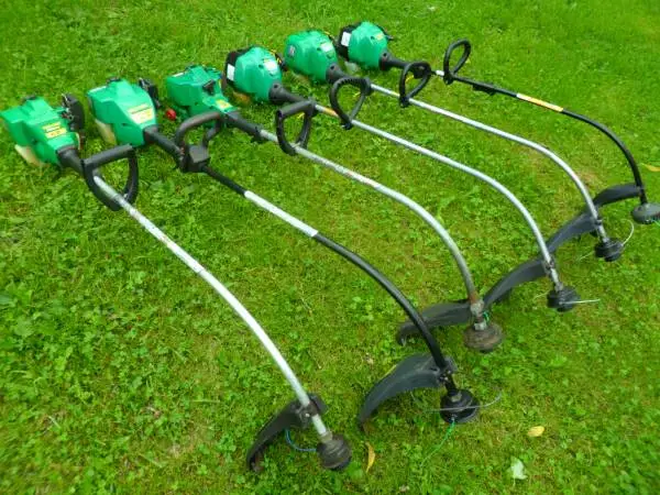 6 WeedEater brand gas curved shaft string trimmers landscaper