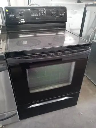 🌲Whirlpool black glass-top stove