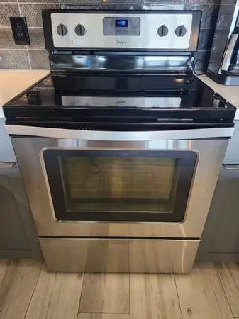 Electric Range by Whirlpool