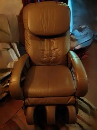 Human Touch HT-125 Massage Chair - Excellent Cashew Leather (Fixer Upp