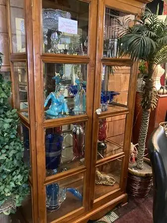 BEAUTIFUL VINTAGE TALL GLASS DISPLAY OR CURIO CABINET