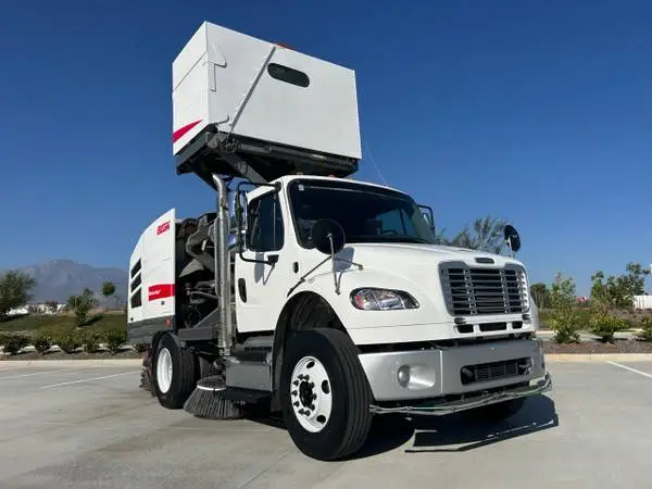 2013 ELGIN BROOM BEAR SWEEPER • EXCELLENT CONDITION • READY TO WORK
