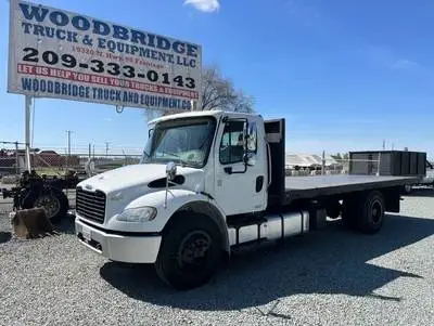 Freightliner Business Class M2 20 Ft Flatbed Truck Excellent Condition