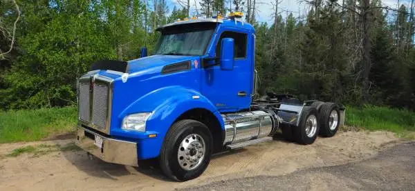 2018 Kenworth T880 Day Cab