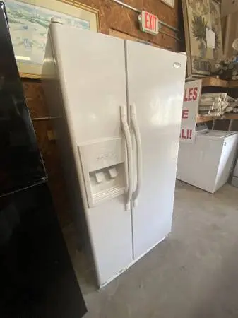 White Whirlpool Side by Side Refrigerator Model #ED2KVEXVQ01 Used