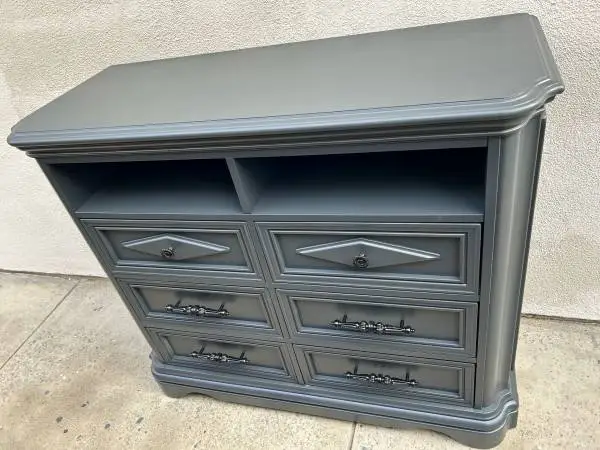 BEAUTIFUL LARGE QUALITY WOODEN DRESSER TV CABINET CAN DELIVER LOCAL IF NEEDED