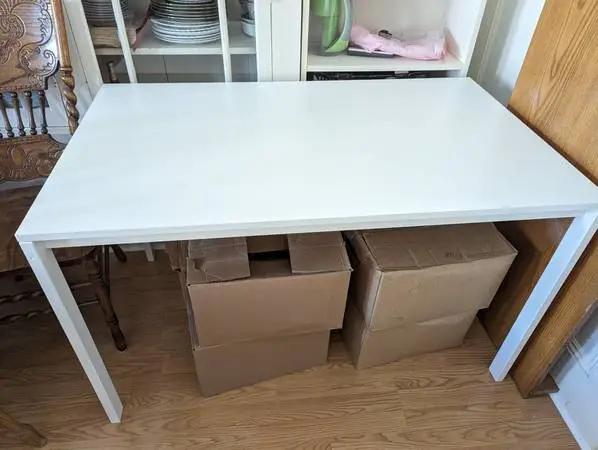 A white, rectangle and a round, and a black table with extens pi